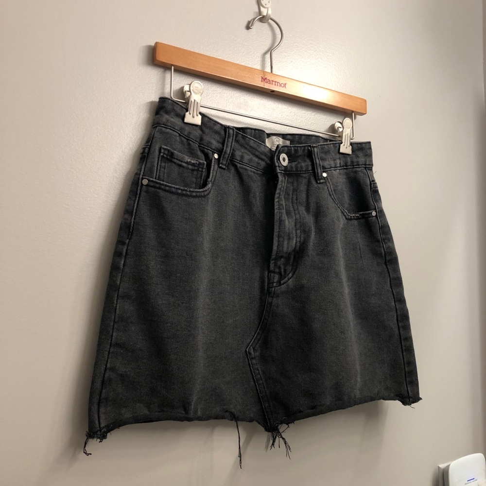 💙2 for $50💙faded black raw hem denim skirt - Picture 1 of 6